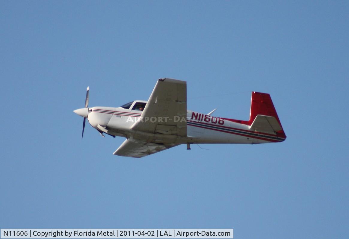 N11606, 1982 Mooney M20J 201 C/N 24-1276, Mooney M20J