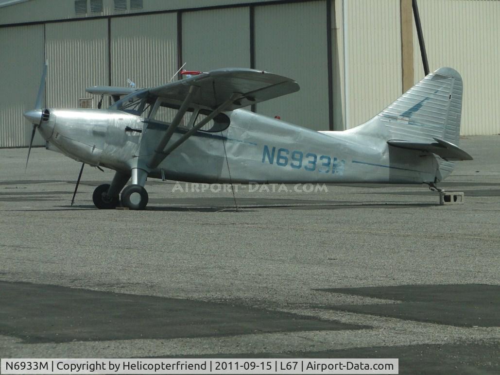 N6933M, 1949 Stinson 108-3 Voyager C/N 108-4933, Parked