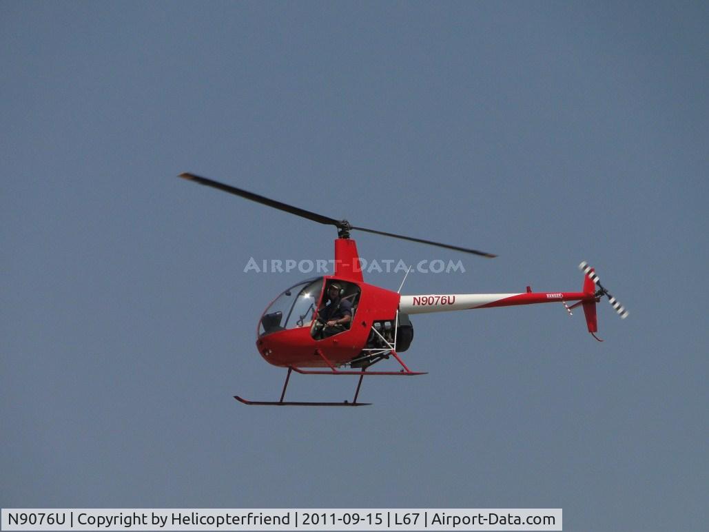 N9076U, 1982 Robinson R22 C/N 0261, Practicing