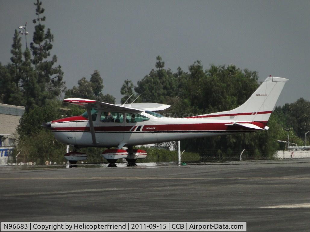N96683, 1979 Cessna 182Q Skylane C/N 18266808, Taxiing to runway 24 for westerly departure