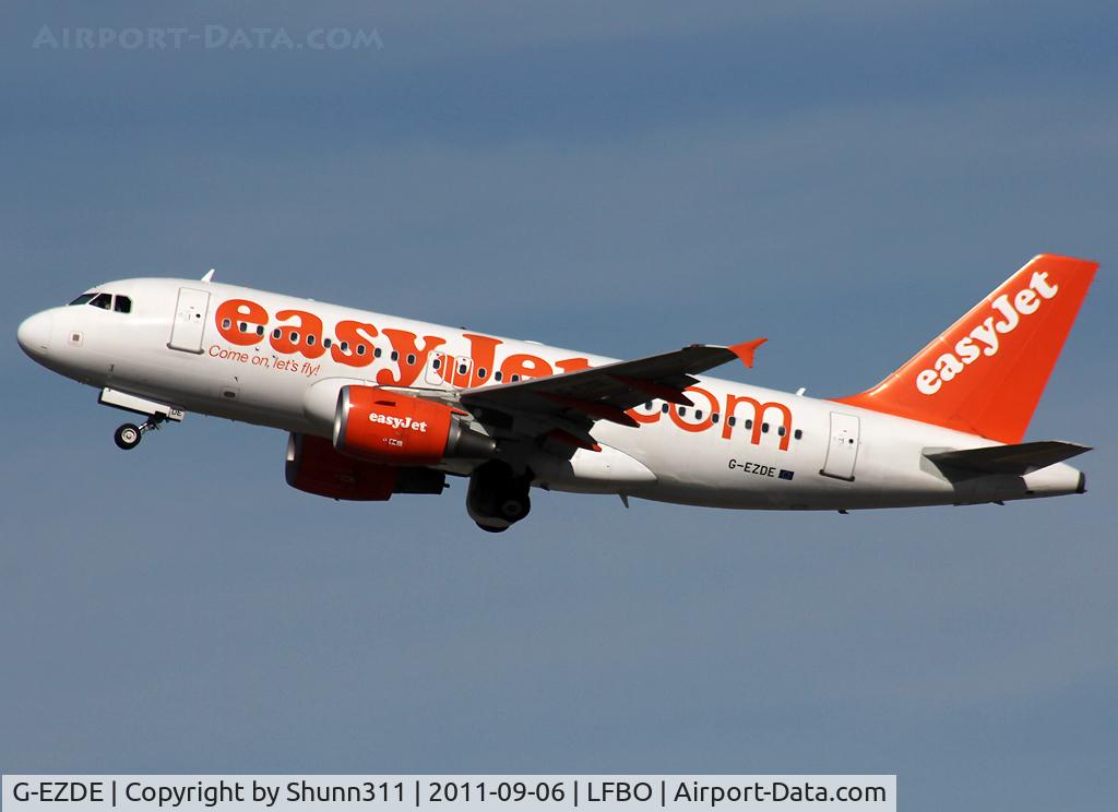 G-EZDE, 2008 Airbus A319-111 C/N 3426, Taking off from rwy 32R
