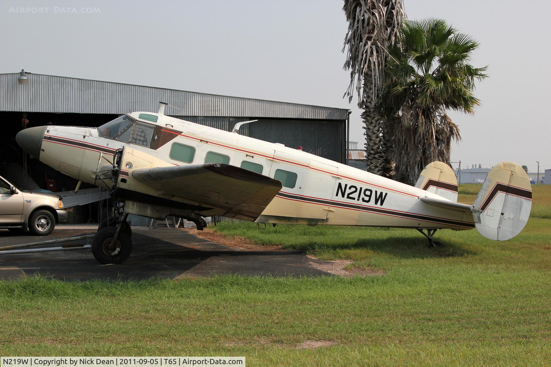 N219W, 1960 Beech G18S C/N BA-524, Mid Valley T65