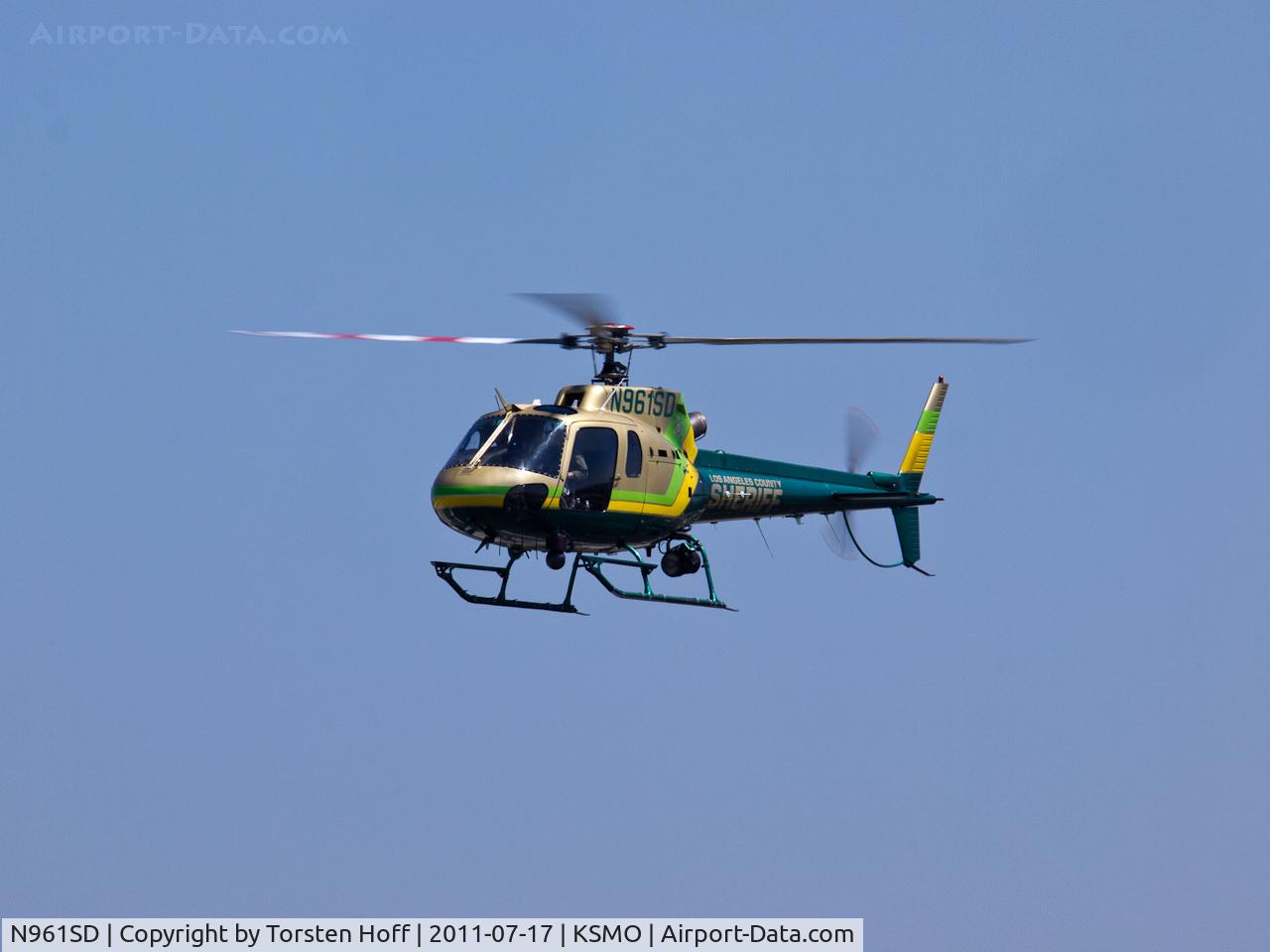 N961SD, 2001 Eurocopter AS-350B-2 Ecureuil Ecureuil C/N 3516, N961SD arriving on RWY 21