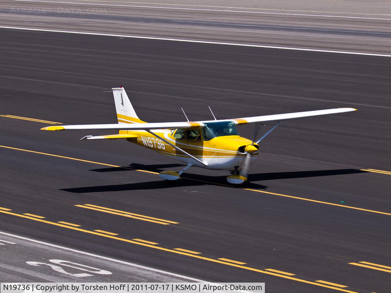 N19736, 1972 Cessna 172L C/N 17260710, N19736 taxiing