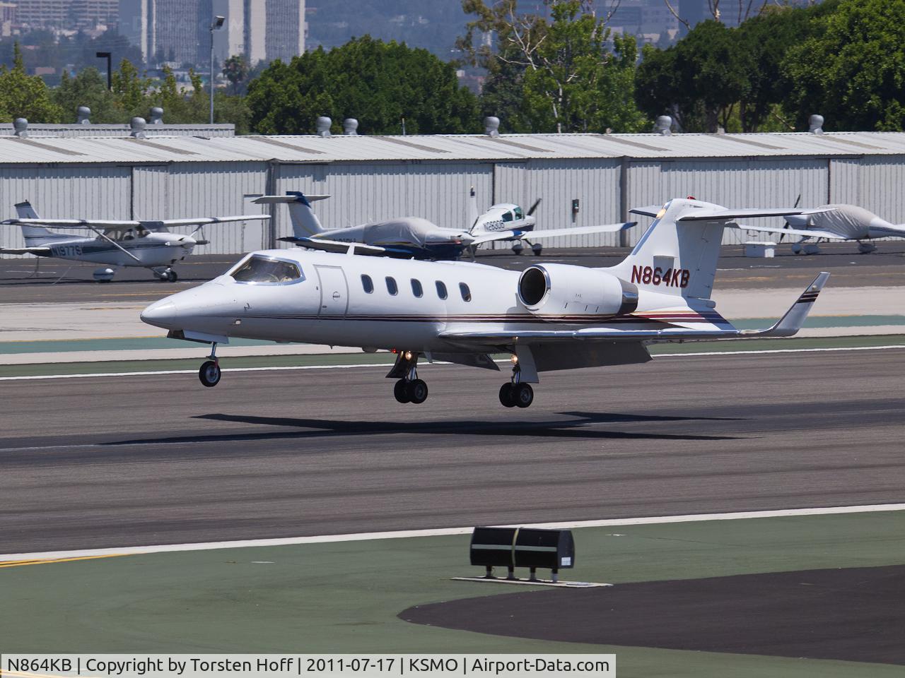 N864KB, 1992 Learjet 31A C/N 048, N864KB arriving on RWY 21