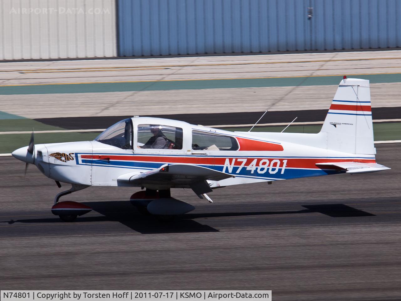 N74801, 1976 Grumman American AA-5B Tiger C/N AA5B0362, N74801 arriving on RWY 21