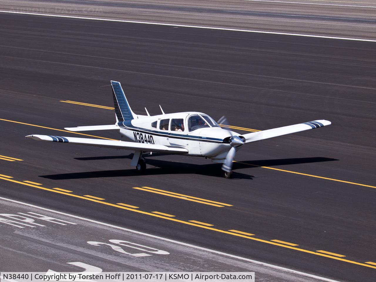 N38440, 1977 Piper PA-28R-201T Cherokee Arrow III C/N 28R-7703218, N38440 taxiing
