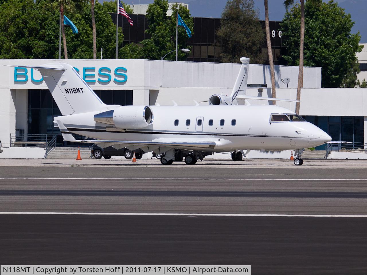 N118MT, 1990 Canadair Challenger 601-3A (CL-600-2B16) C/N 5077, N118MT taxiing