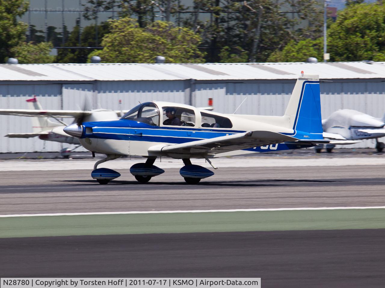 N28780, 1978 Grumman American AA-5B Tiger C/N AA5B0811, N28780 departing from RWY 21