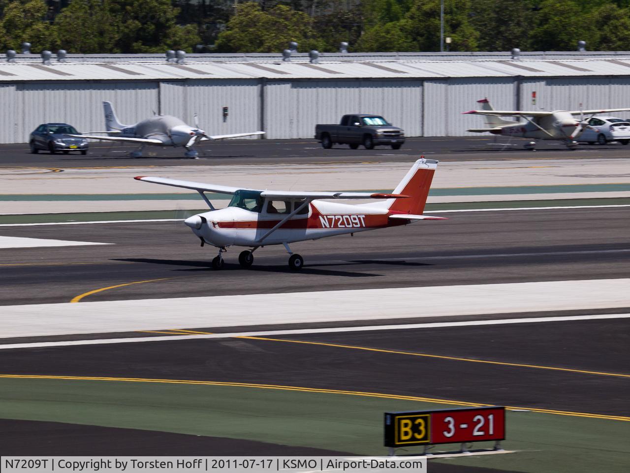 N7209T, 1959 Cessna 172A C/N 46809, N7209T arriving on RWY 21