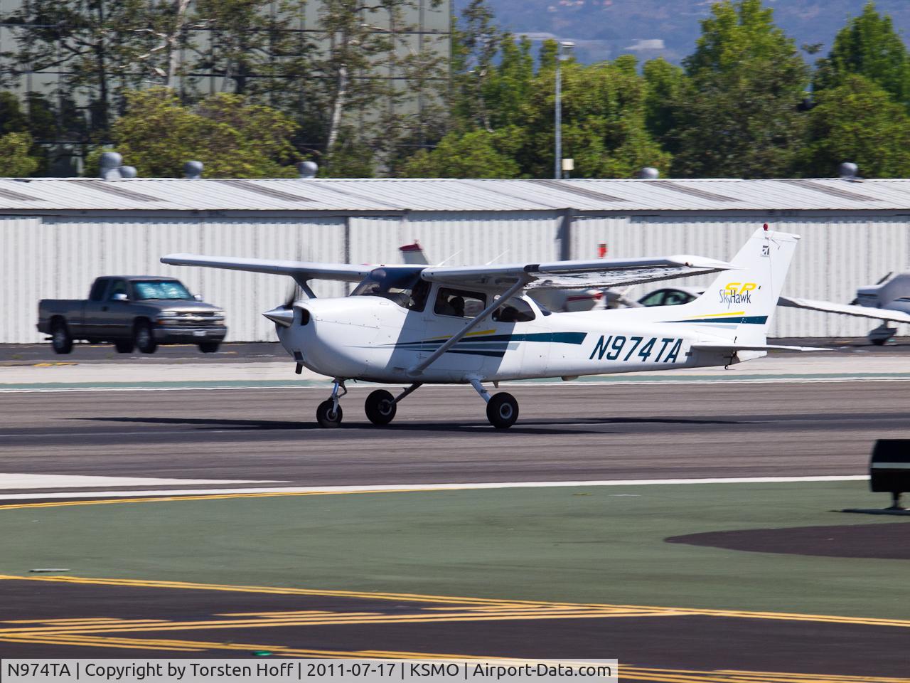 N974TA, 2002 Cessna 172S C/N 172S9074, N974TA departing from RWY 21