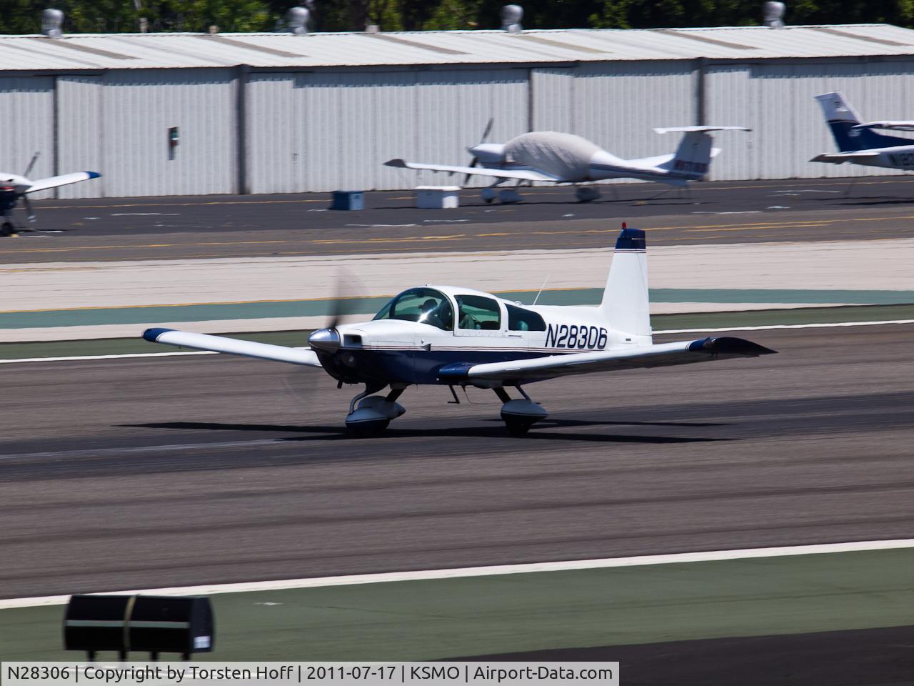N28306, 1977 Grumman American AA-5B Tiger C/N AA5B0550, N28306 departing from RWY 21