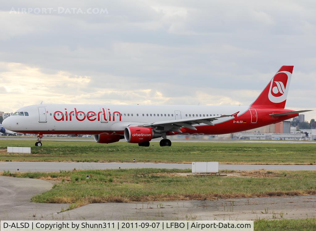 D-ALSD, 2001 Airbus A321-211 C/N 1607, Taxiing holding point rwy 32R after emergency landing...