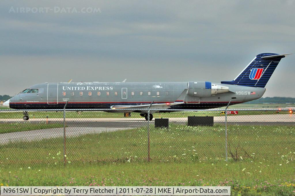 N961SW, 2003 Canadair CL-600-2B19 Regional Jet CRJ-200LR C/N 7857, United Express at Milwaukee