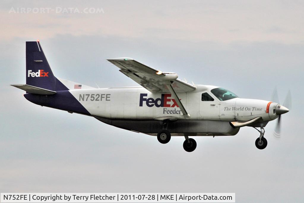 N752FE, 1990 Cessna 208B C/N 208B0247, At Milwaukee