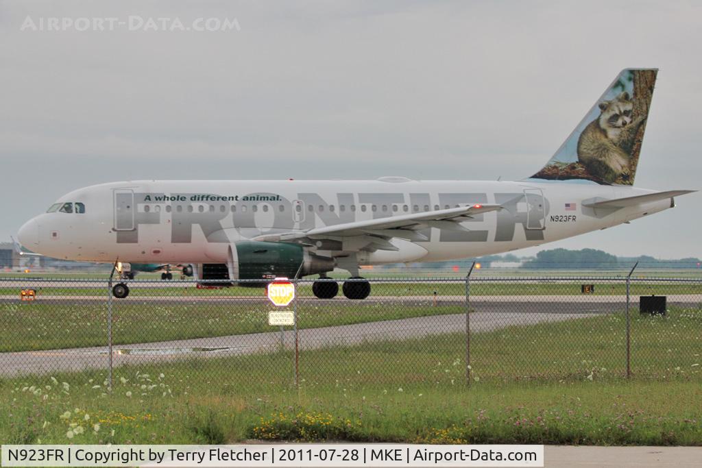 N923FR, 2003 Airbus A319-111 C/N 2019, At Milwaukee