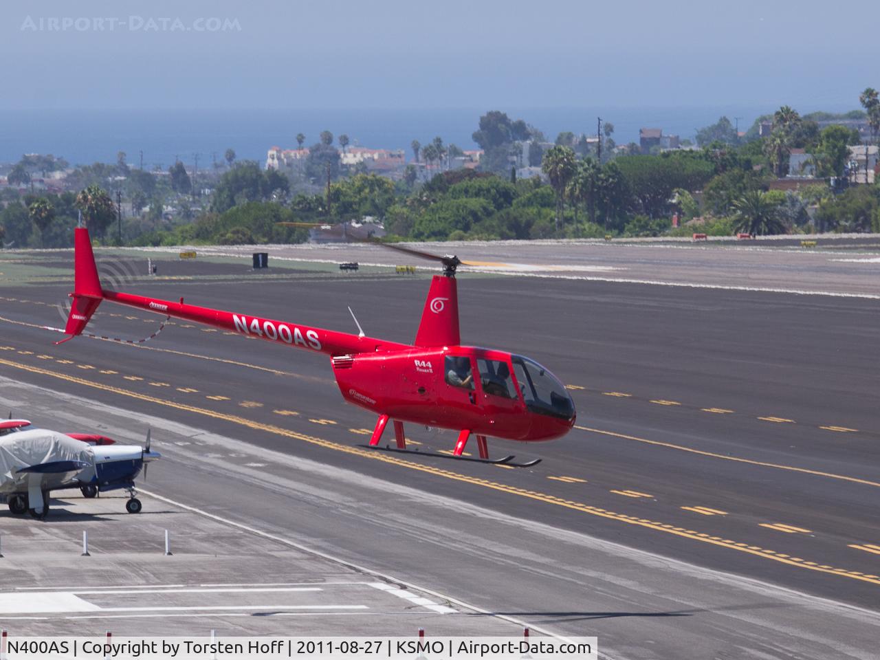 N400AS, 2007 Robinson R44 II C/N 12074, N400AS leaving the helipad