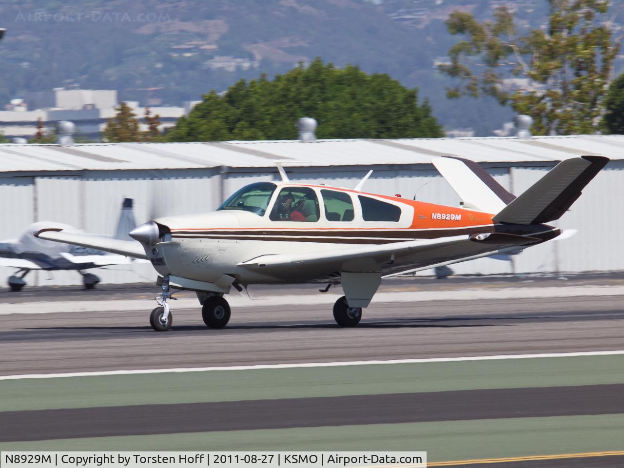 N8929M, 1965 Beech S35 Bonanza C/N D-7884, N8929M departing from RWY 21
