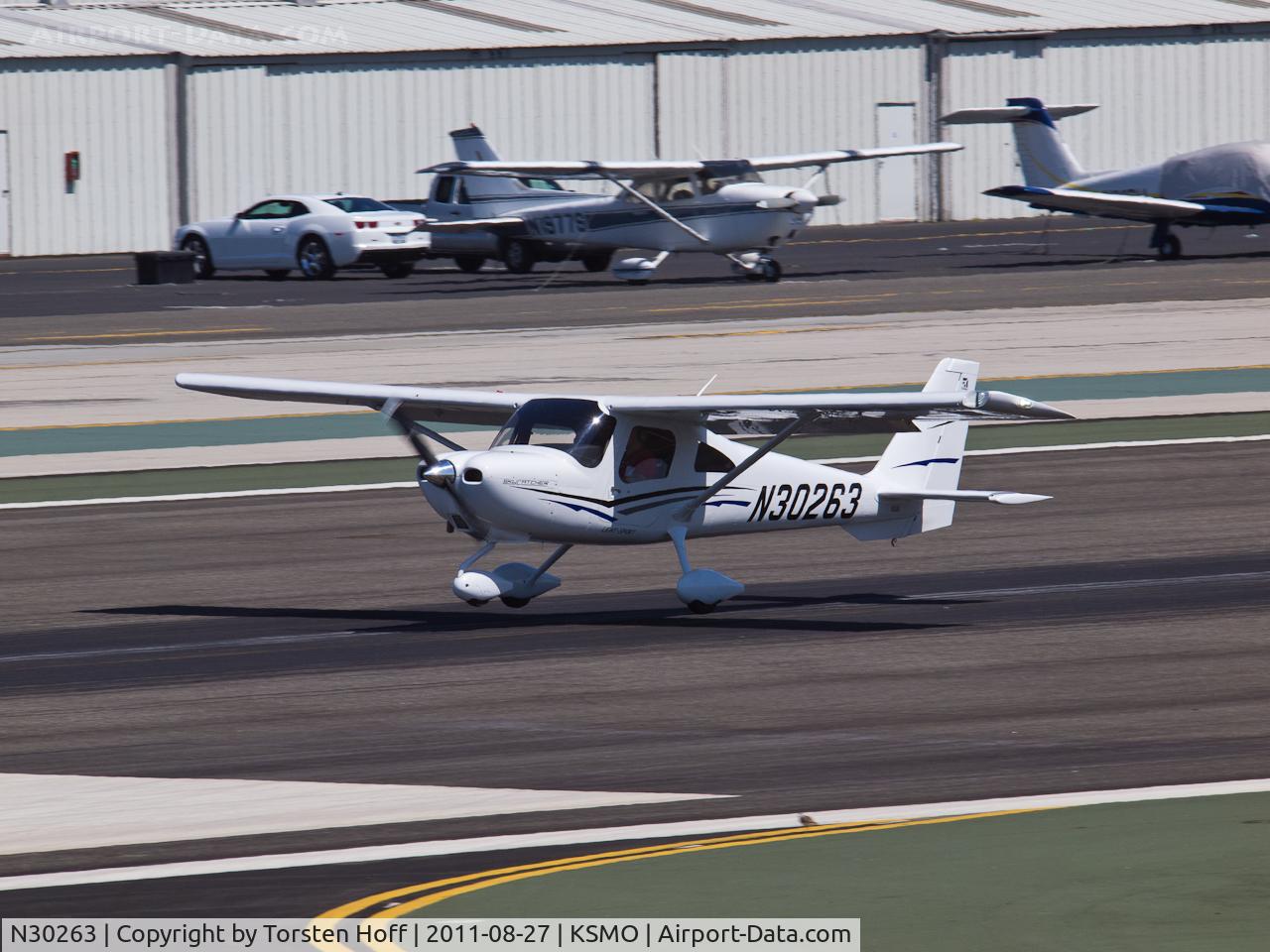 N30263, Cessna 162 Skycatcher C/N 16200092, N30263 arriving on RWY 21