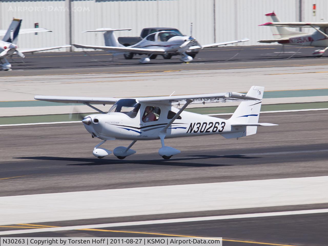 N30263, Cessna 162 Skycatcher C/N 16200092, N30263 departing from RWY 21