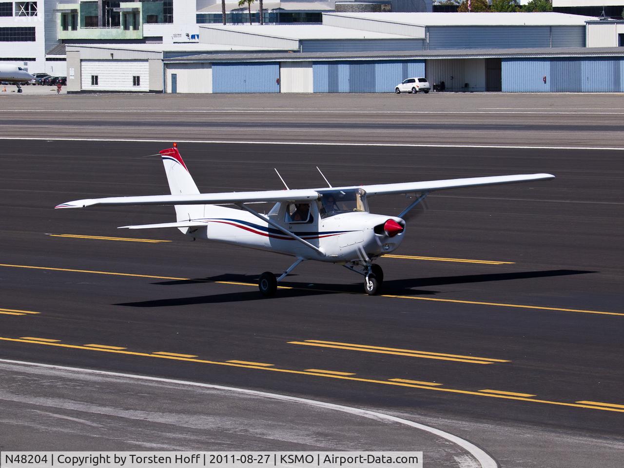 N48204, 1979 Cessna 152 C/N 15283301, N48204 taxiing