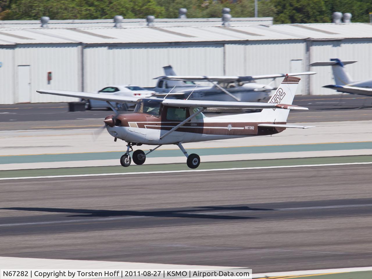 N67282, 1978 Cessna 152 C/N 15281722, N67282 arriving on RWY 21