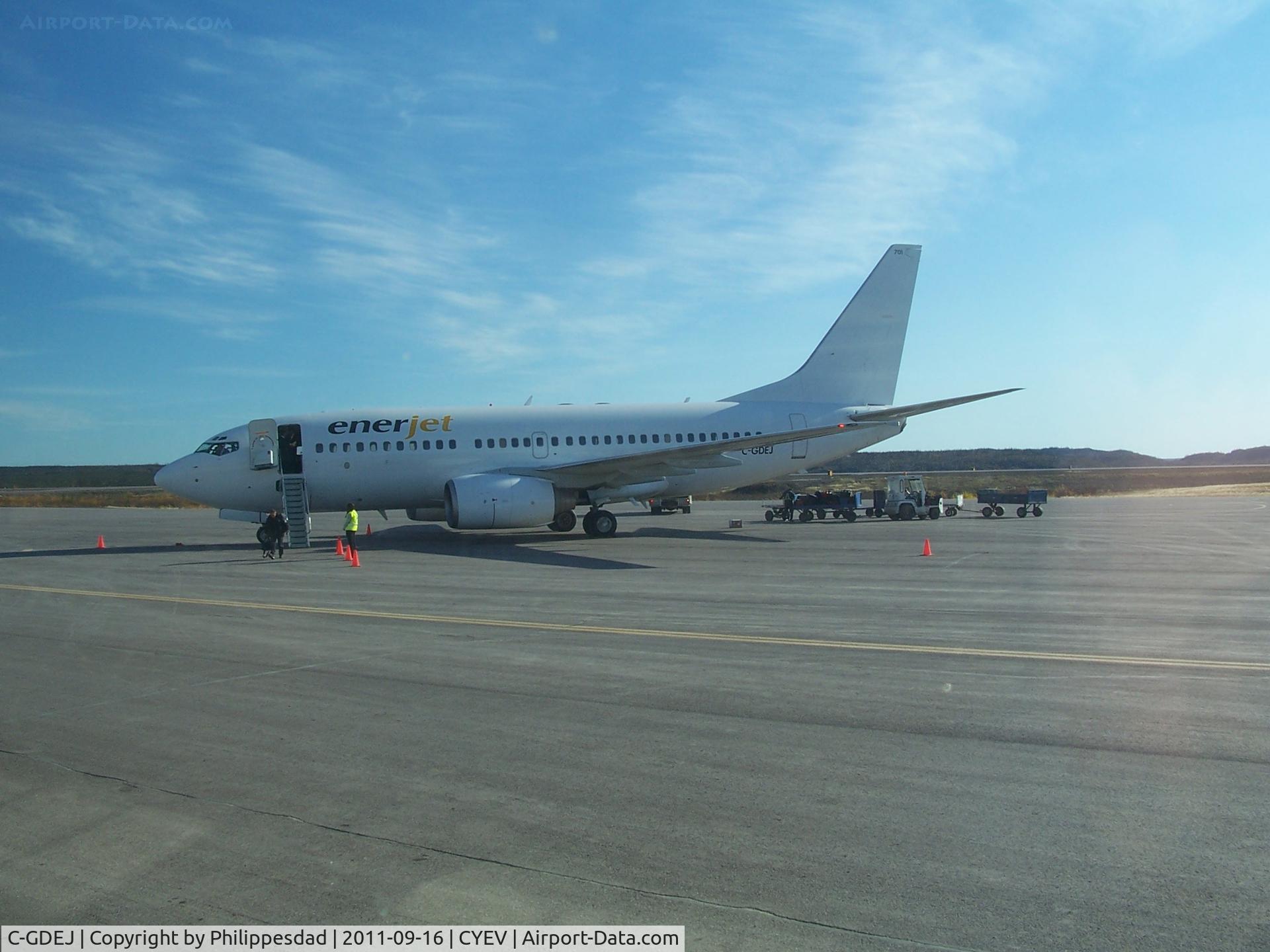 C-GDEJ, 2004 Boeing 737-73V C/N 32427, ENERJET 737 C-GDEJ on the tarmack prior to boarding at Inuvik, NT, 2011 September 14 for the return to Yellowknife, NT