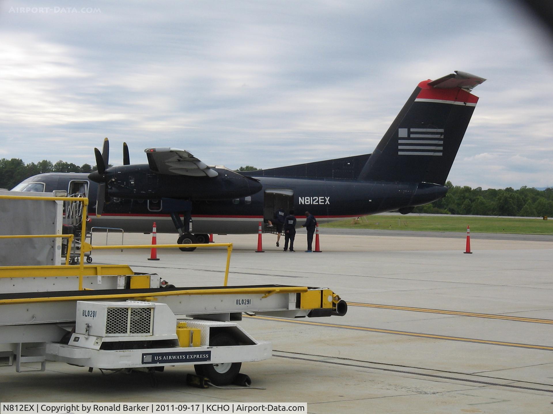 N812EX, 1991 Boeing DHC-8-102 C/N 312, CHO, VA