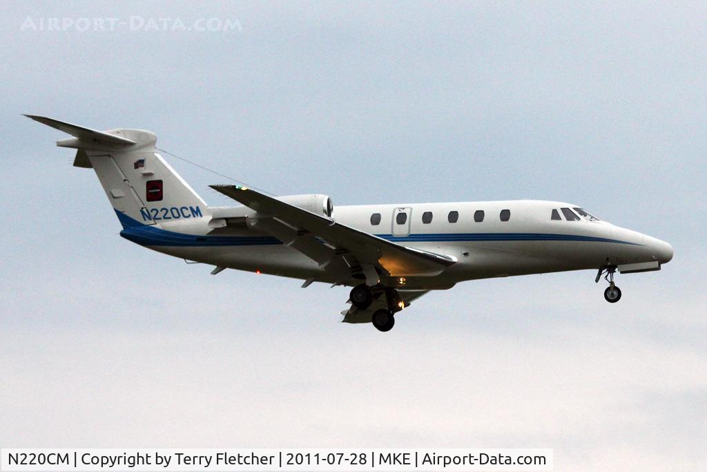 N220CM, 1988 Cessna 650 C/N 650-0160, late evening arrival at Milwaukee