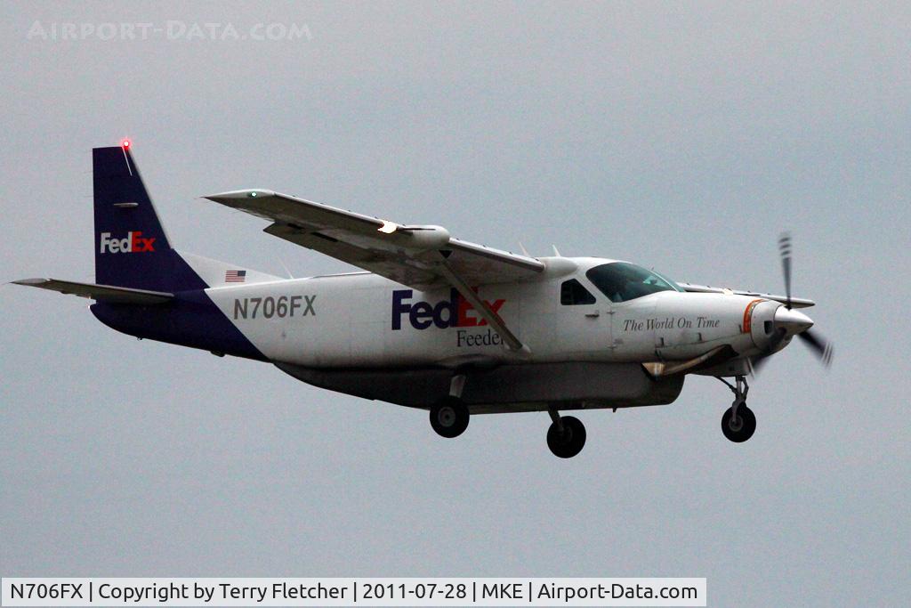 N706FX, 1995 Cessna 208B C/N 208B0426, at Milwaukee