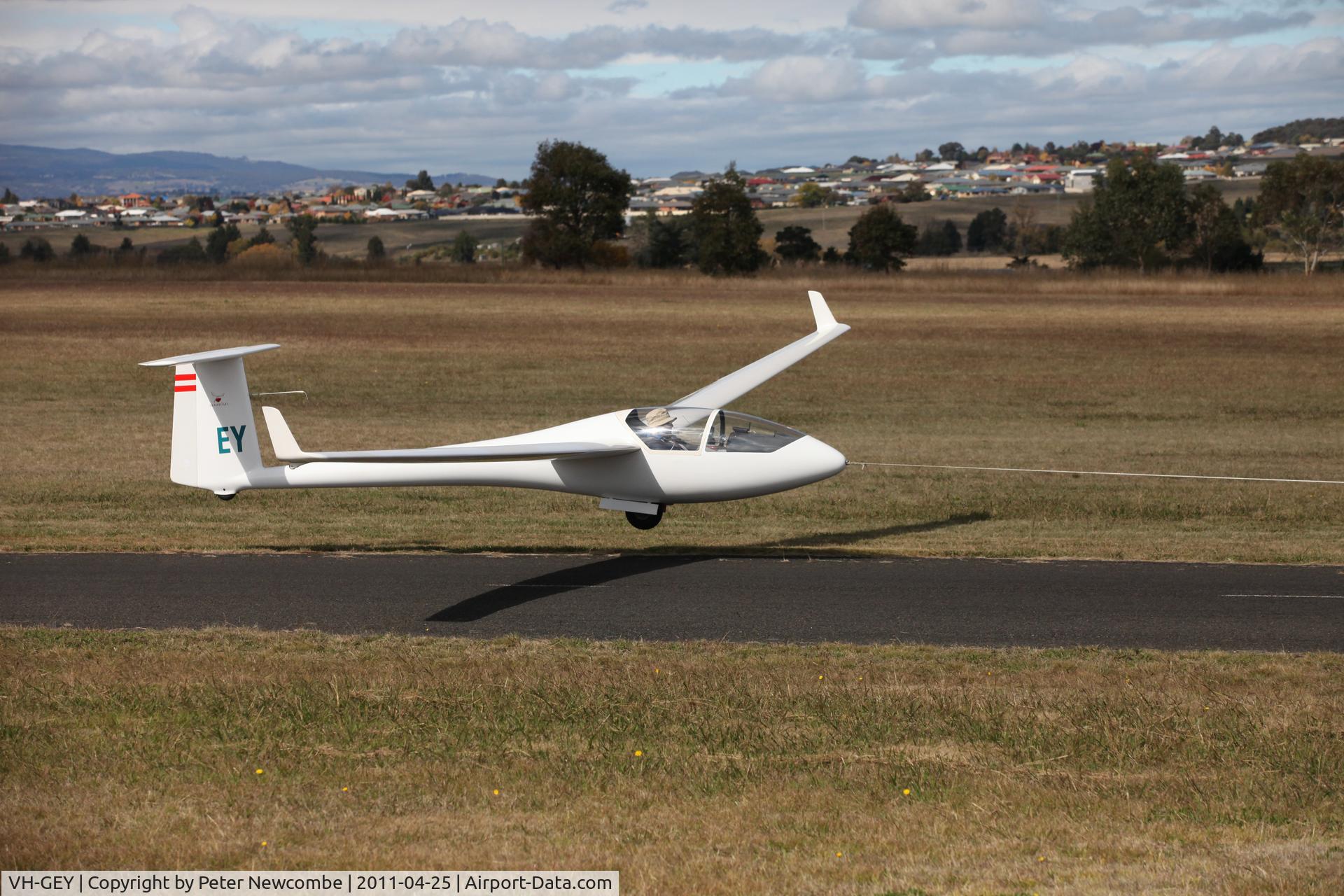 VH-GEY, 1976 Glasflugel 206 Hornet C/N 74, Taken at Pipers Field, home of Bathurst Soaring Club