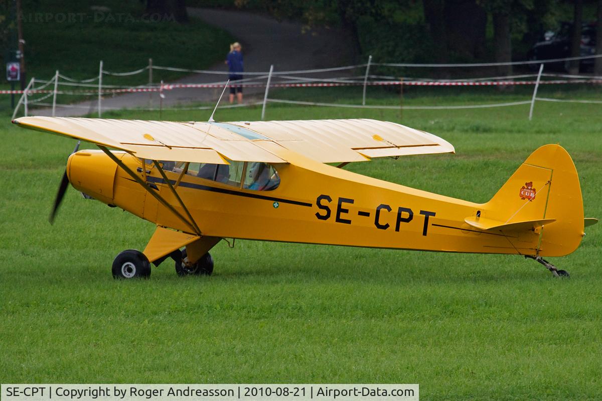 SE-CPT, 1958 Piper PA-18 C/N 18-6749, At Stockholms Flygfestival, Gärdet