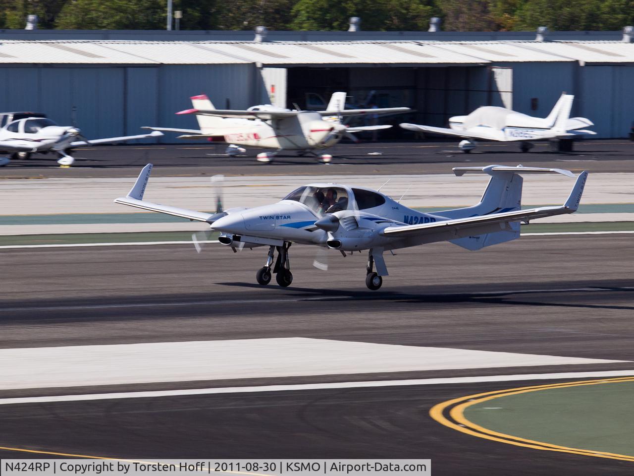 N424RP, 2007 Diamond DA-42 Twin Star C/N 42.AC039, N424RP arriving on RWY 21