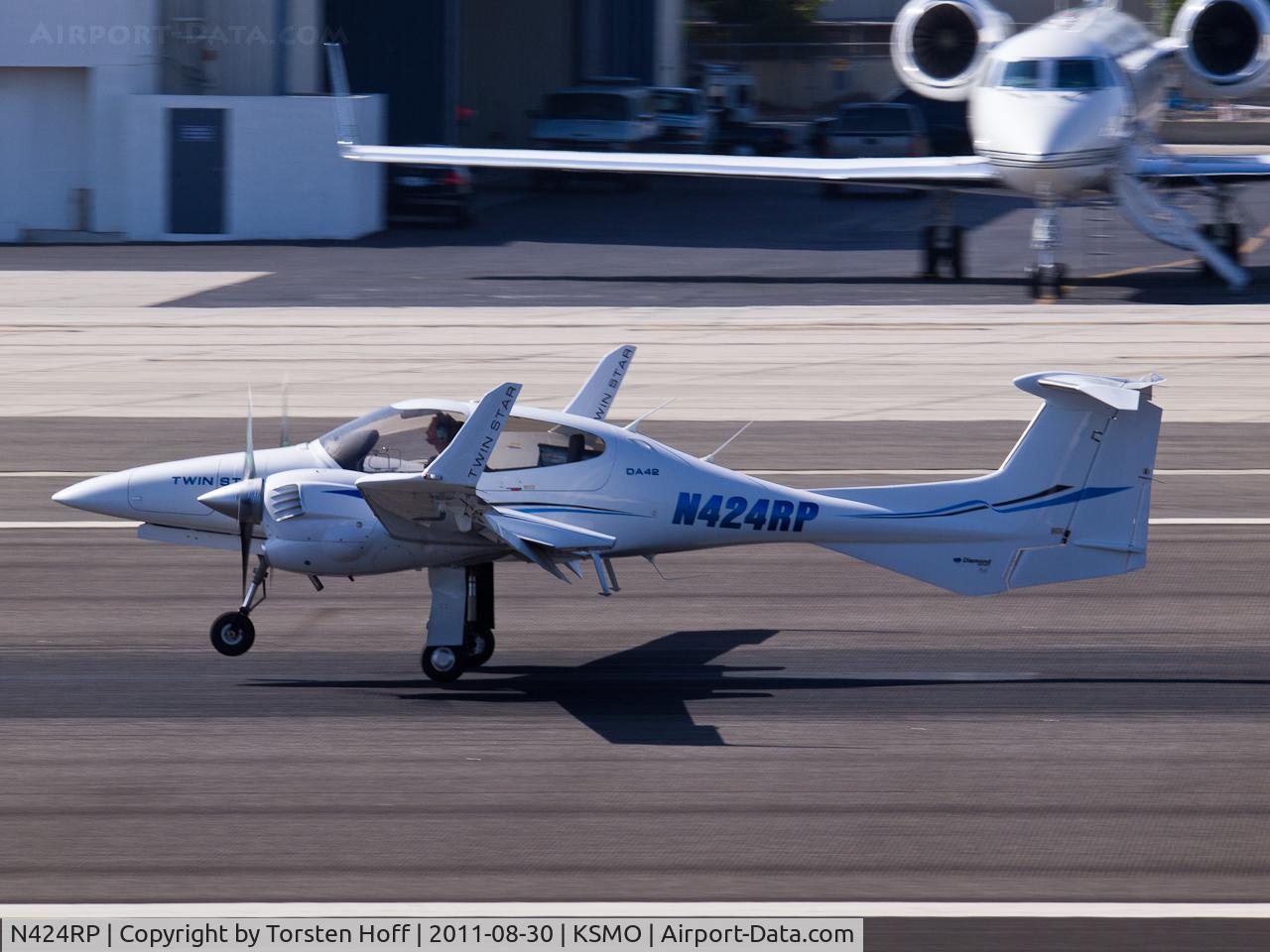 N424RP, 2007 Diamond DA-42 Twin Star C/N 42.AC039, N424RP arriving on RWY 21