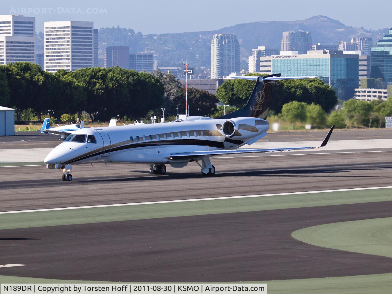 N189DR, 2005 Embraer EMB-135BJ Legacy C/N 14500925, N189DR departing from RWY 21