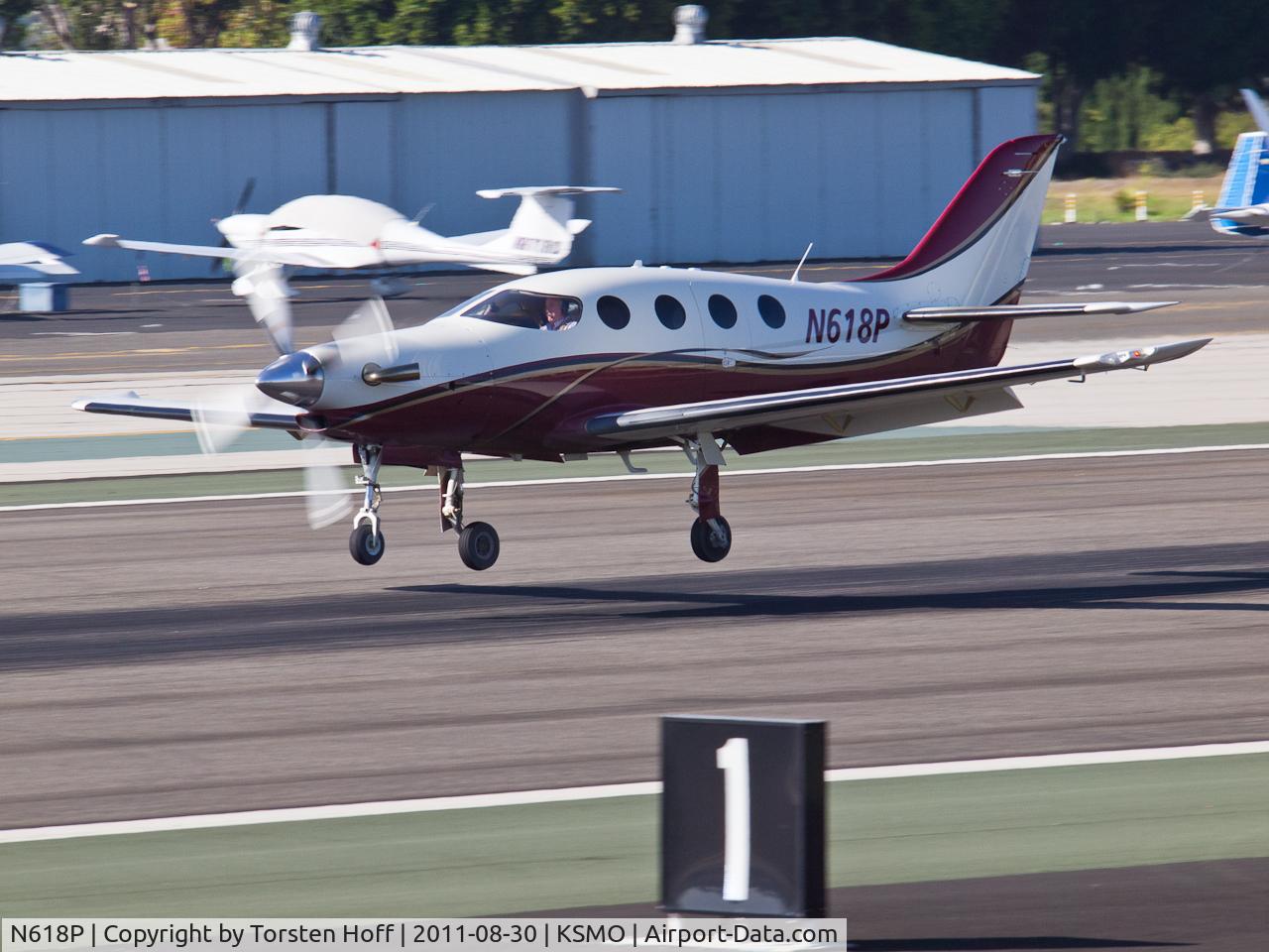 N618P, 2008 AIR Epic LT C/N 023, N618P arriving on RWY 21