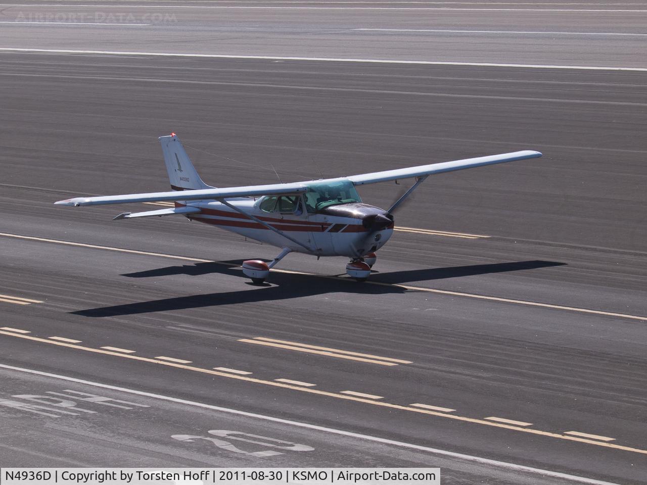 N4936D, 1979 Cessna 172N C/N 17272405, N4936D taxiing