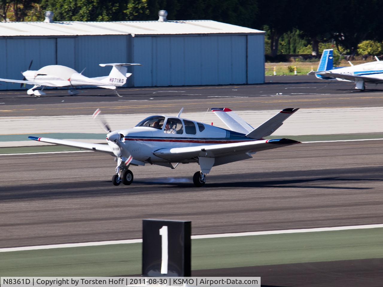 N8361D, 1958 Beech J35 Bonanza C/N D-5471, N8361D arriving on RWY 21