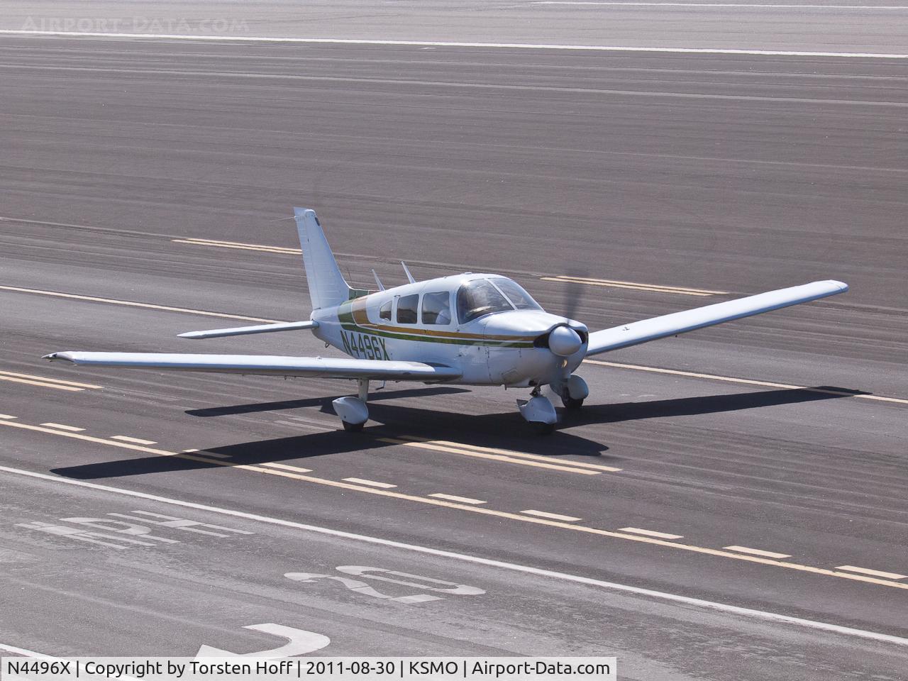 N4496X, 1975 Piper PA-28-181 C/N 28-7690022, N4496X taxiing
