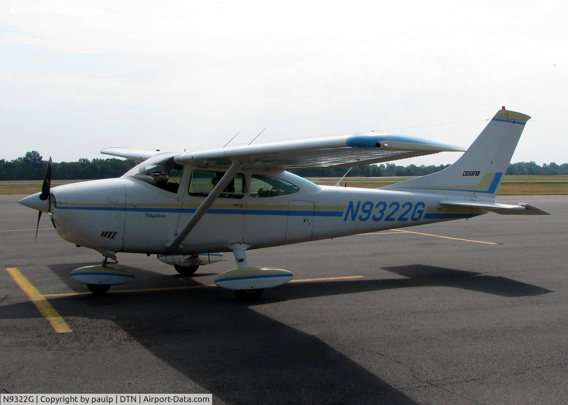 N9322G, 1971 Cessna 182P Skylane C/N 18260862, At Downtown Shreveport.