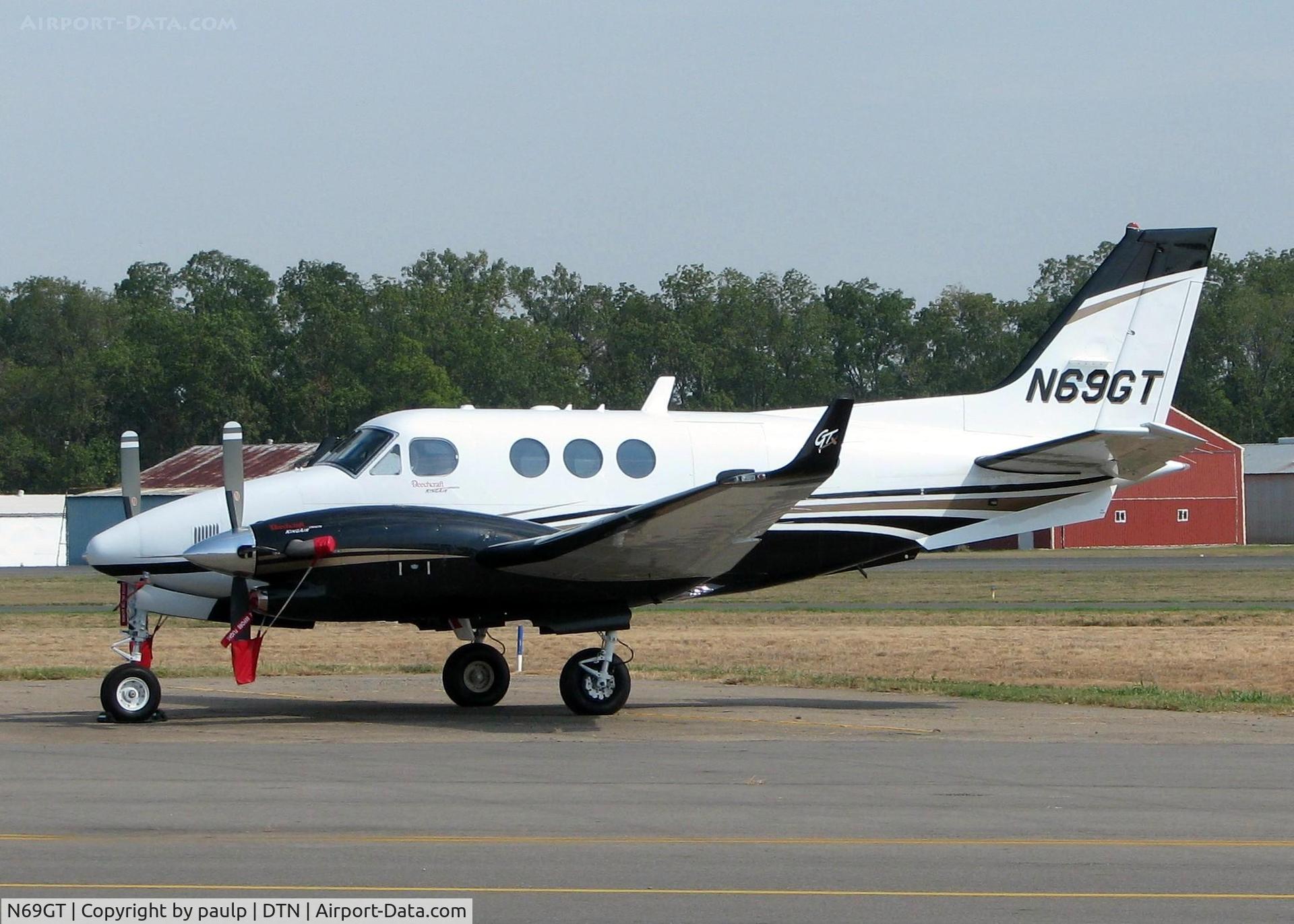 N69GT, Hawker Beechcraft C90GTI King Air C/N LJ-2006, At Downtown Shreveport.