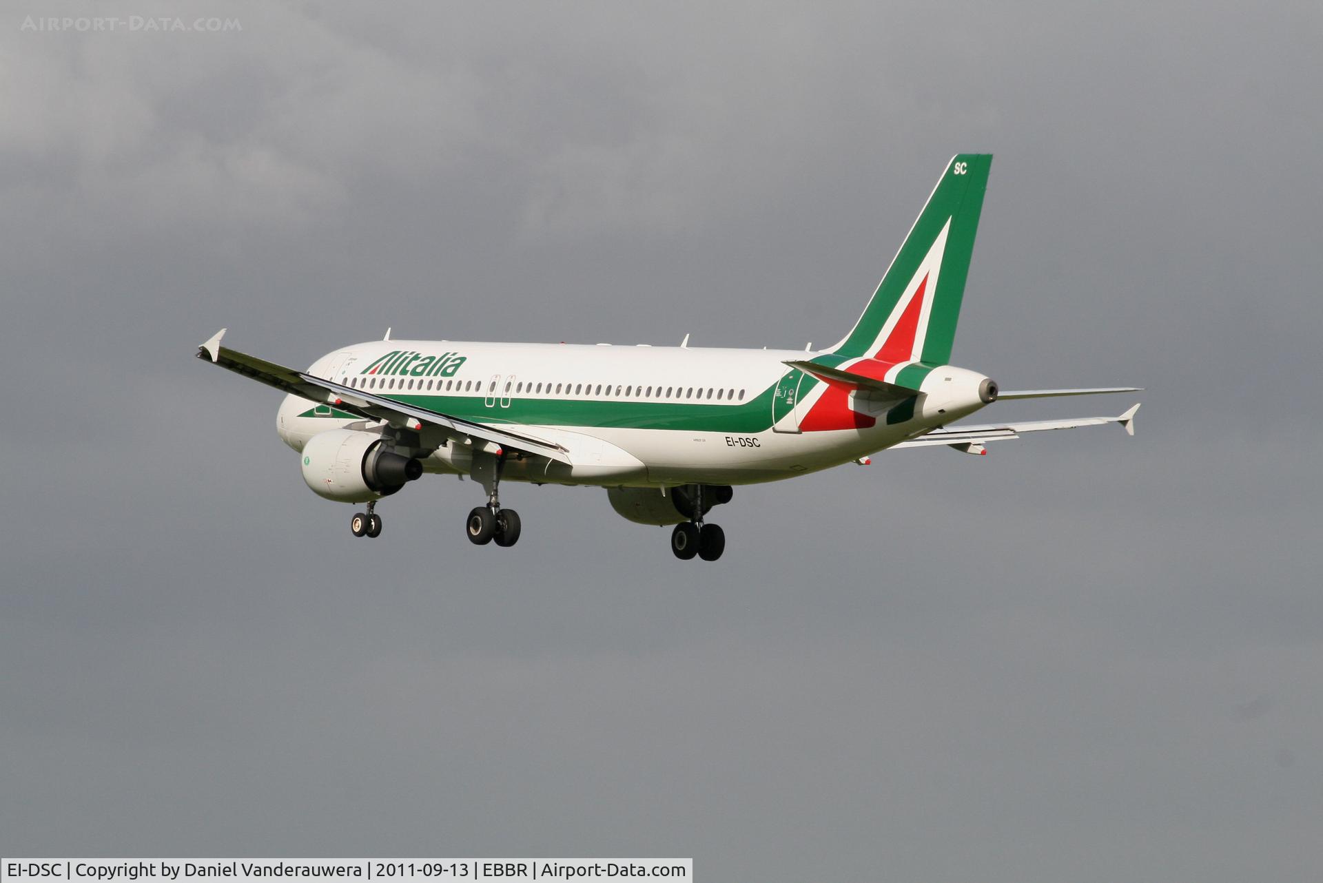EI-DSC, 2006 Airbus A320-214 C/N 2995, Flight AZ156 is descending to RWY 25L