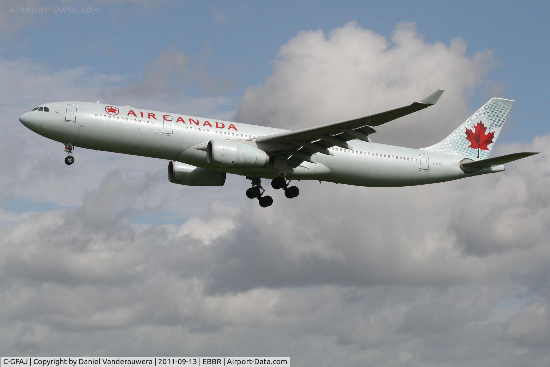C-GFAJ, 1999 Airbus A330-343X C/N 0284, Arrival of flight AC832 to RWY 25L