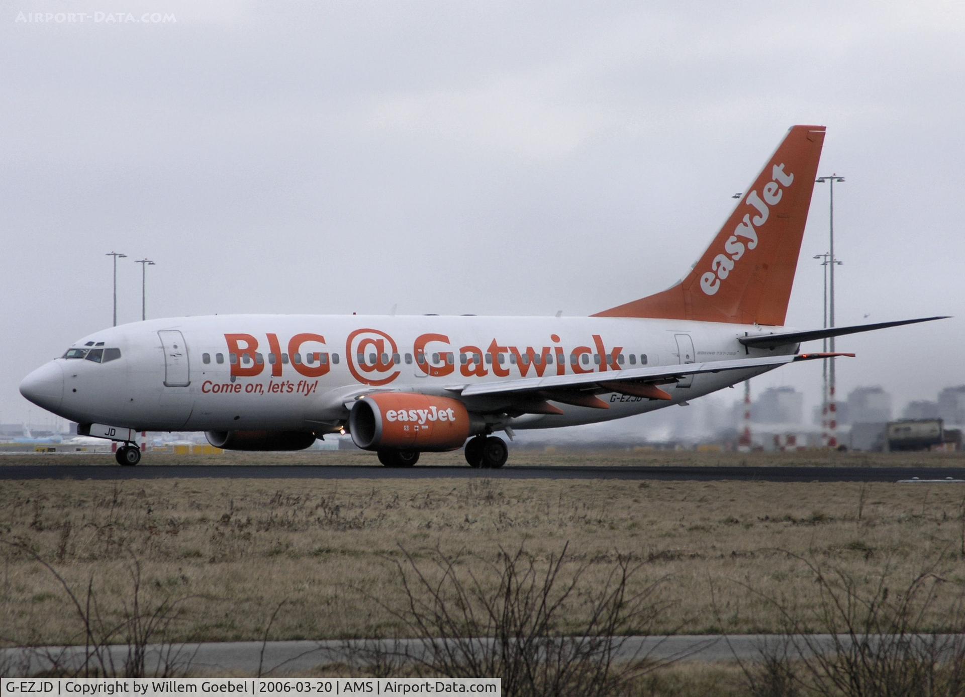 G-EZJD, 2001 Boeing 737-73V C/N 30242, Taxi to the runway on Schiphol Airport Amsterdam