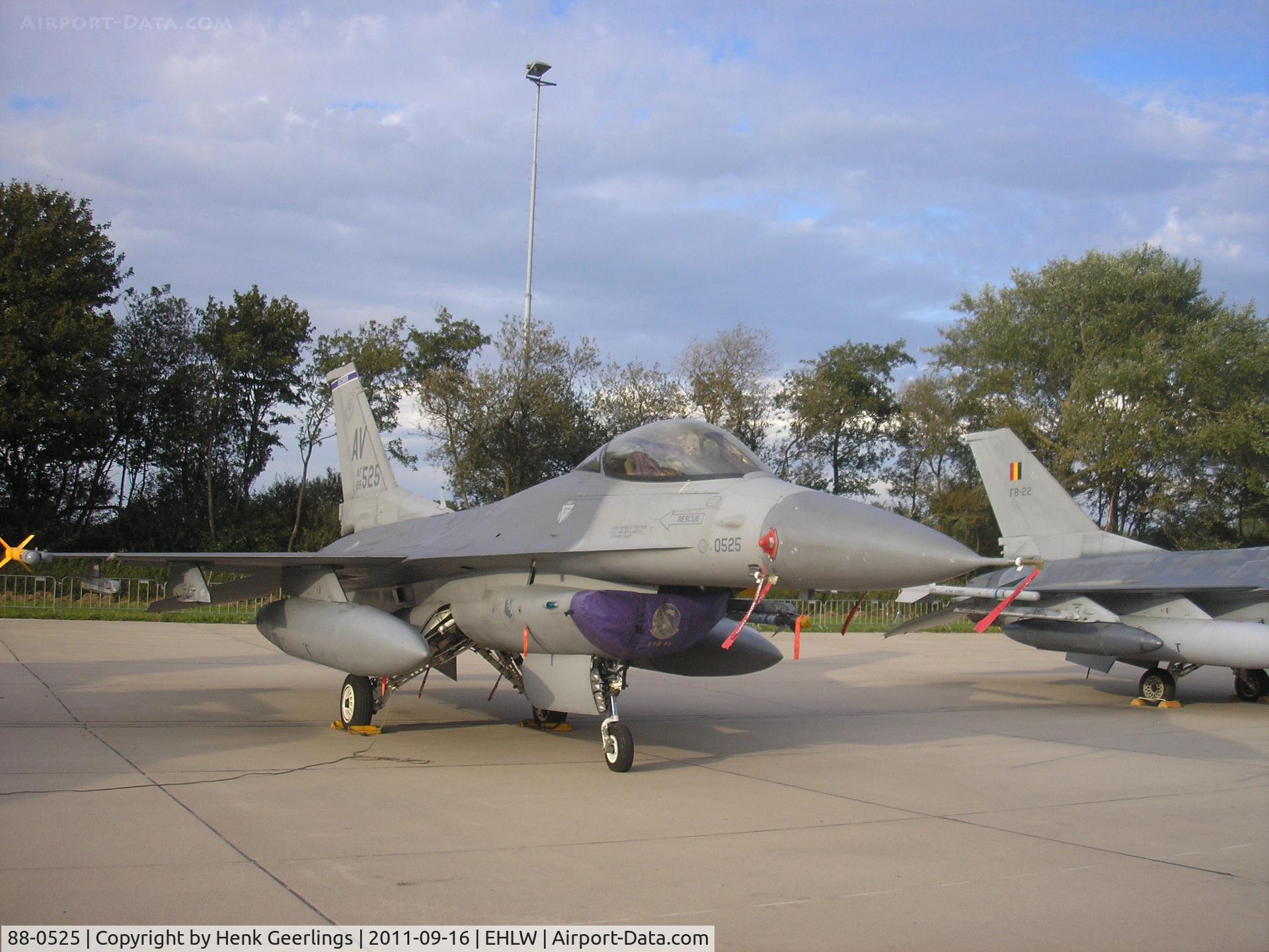 88-0525, 1988 General Dynamics F-16CG Night Falcon C/N 1C-127, Dutch Air Force Open Day at Leeuwarden AFB ; USAF 