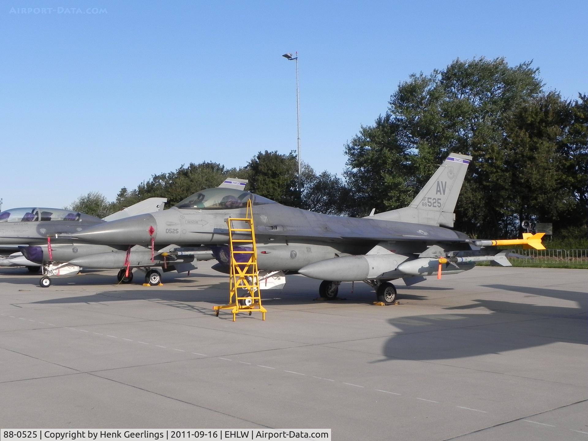 88-0525, 1988 General Dynamics F-16CG Night Falcon C/N 1C-127, Dutch Air Force Open Day at Leeuwarden AFB; USAF 