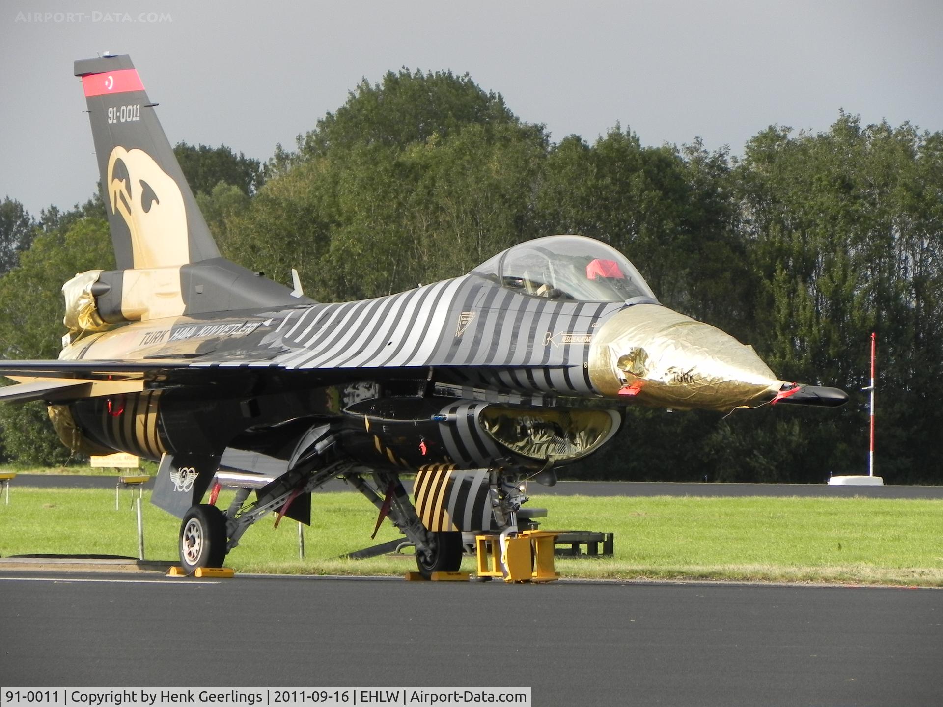 91-0011, TAI (Turkish Aerospace Industries) F-16C Fighting Falcon C/N 4R-91, Dutch Air Force Open Day at Leeuwarden AFB ; F-16C Solo Turk