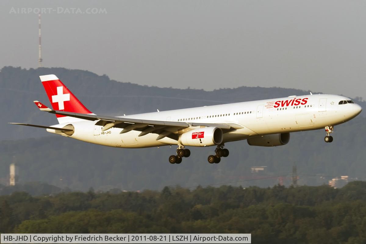 HB-JHD, 2009 Airbus A330-343 C/N 1026, in final