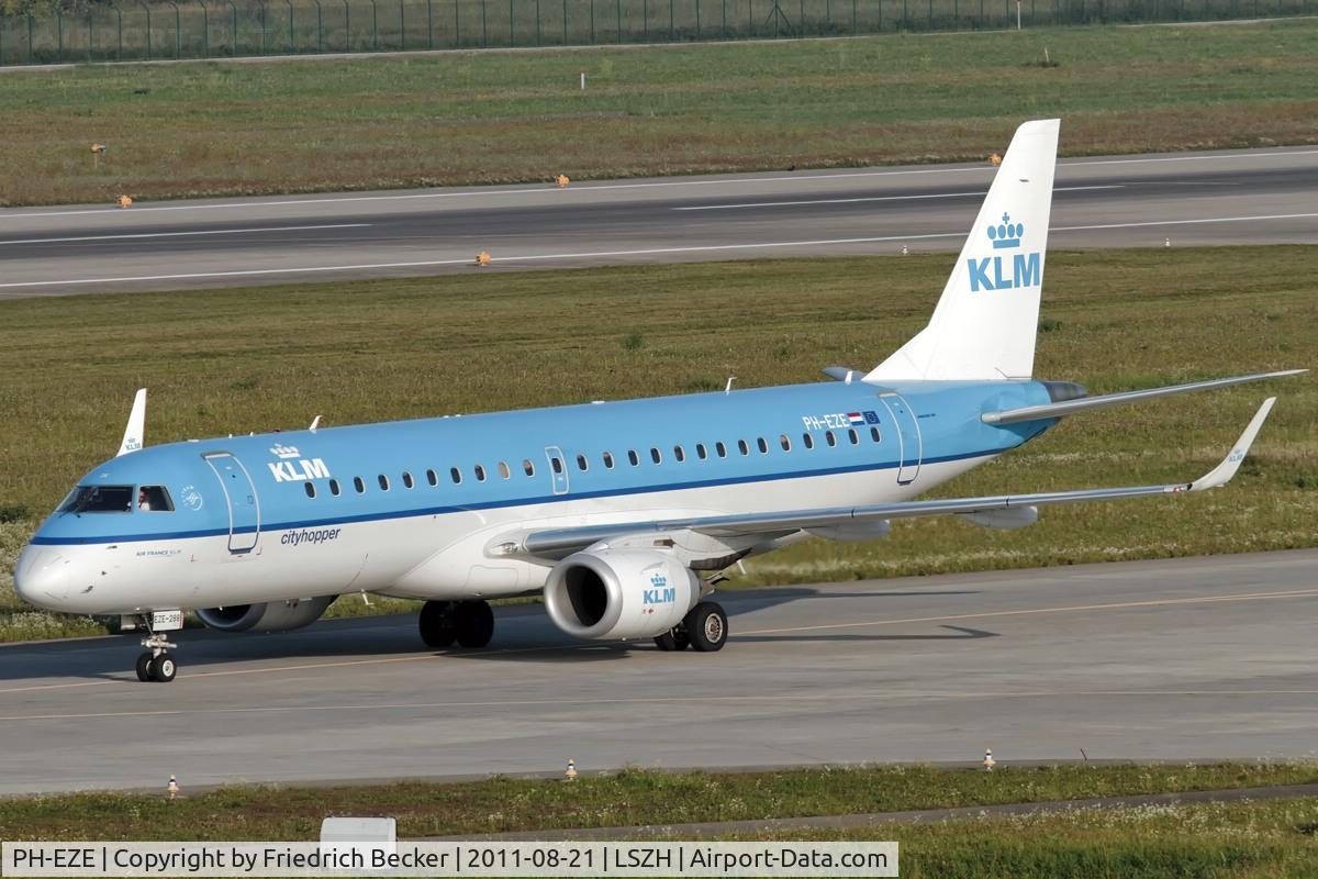 PH-EZE, 2009 Embraer 190LR (ERJ-190-100LR) C/N 19000288, taxying to the gate
