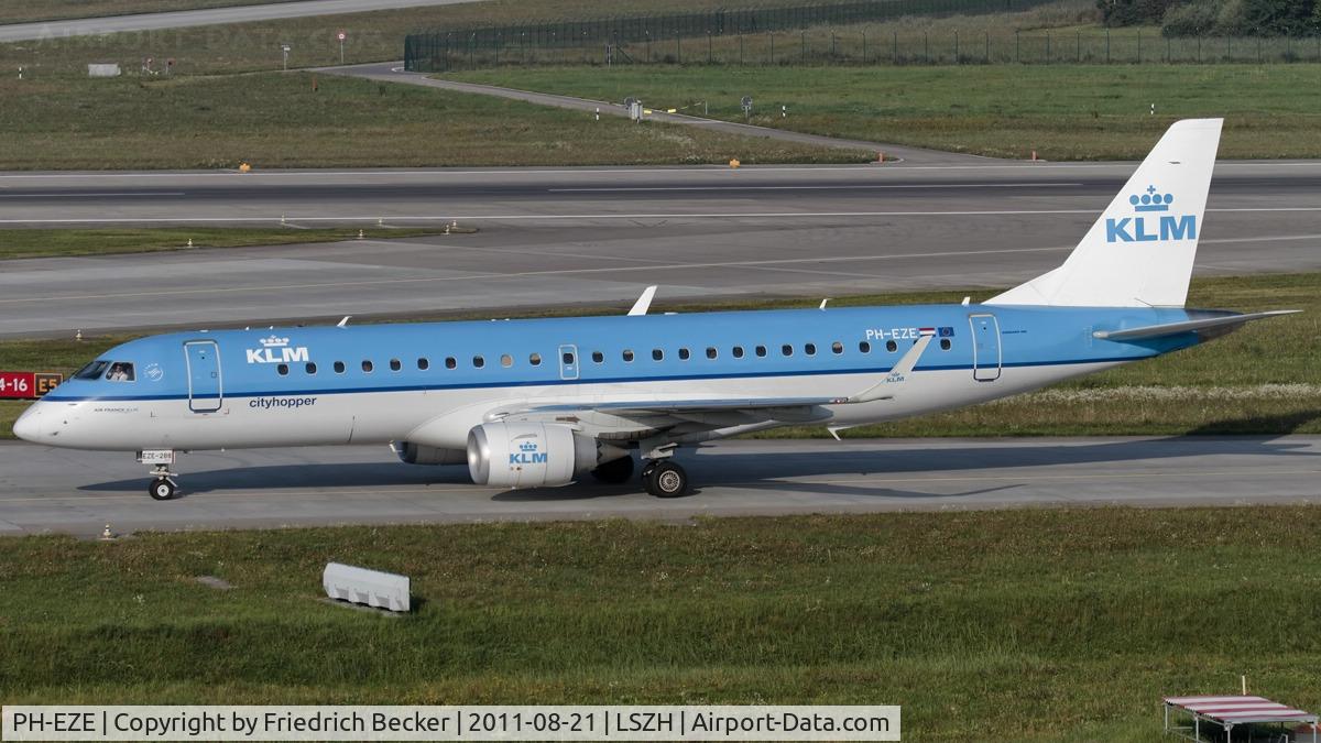 PH-EZE, 2009 Embraer 190LR (ERJ-190-100LR) C/N 19000288, taxying to the gate